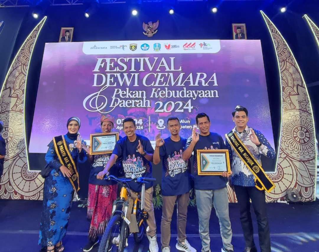 Perwakilan Banyuwangi mendapatkan penghargaan dalam ajang Festival Dewi Cemara (Foto: Istimewa)