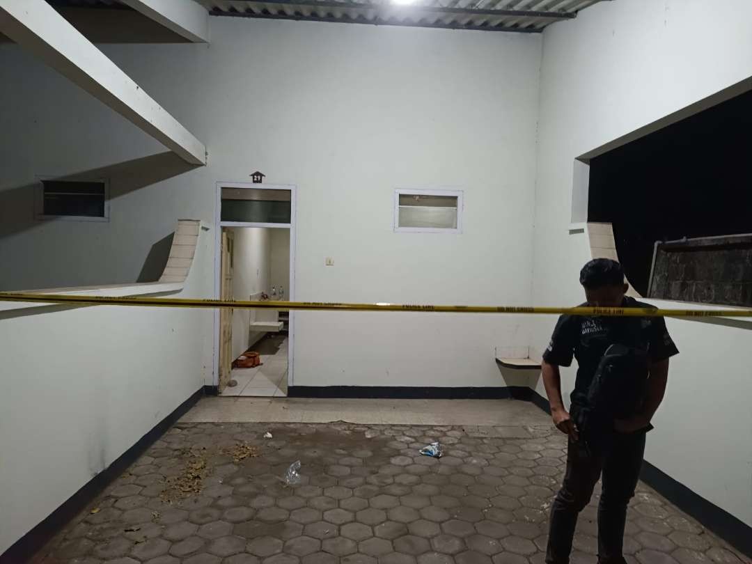 Jenazah Yam, janda usia 36 tahun yang ditemukan tewas di hotel akhirnya diautopsi. (Foto: Polres Probolinggo Kota)