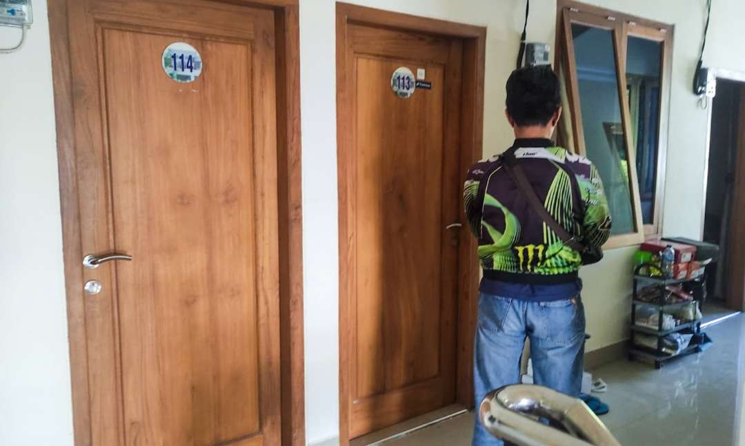 Bagian depan kamar korban pembunuhan. (Foto: Aini Arifin/Ngopibareng.id)