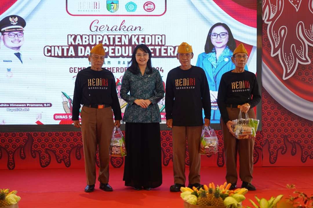 Ketua TP PKK Kabupaten Kediri Eriani Annisa Hanindhito Beri Layanan Kesehatan bagi Veteran (Istimewa)