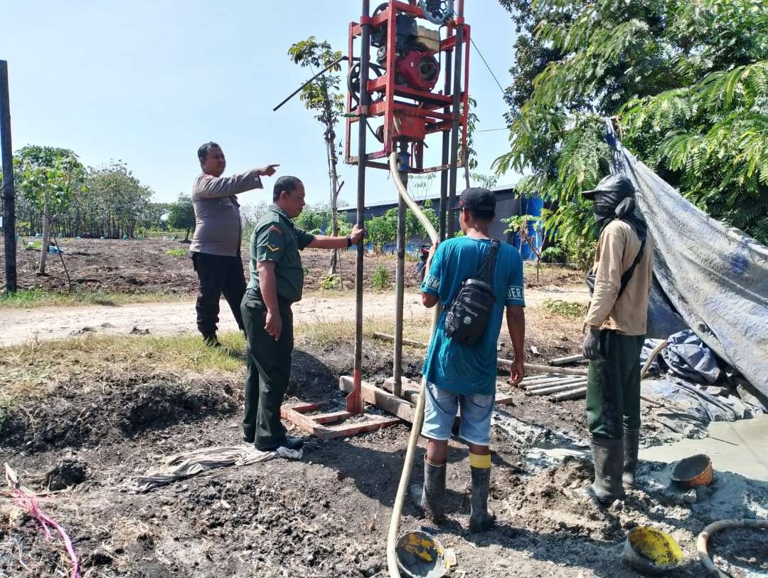 Pembangunan sumur air di Desa Mernung Cepu oleh Polres Blora. (Foto: Istimewa)