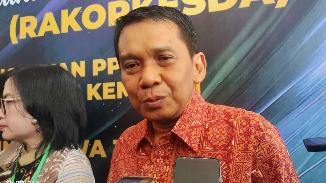 Kadinkes Jatim, Prof Erwin Astha Triyono. (Foto: Fariz Yarbo/Ngopibareng.id)