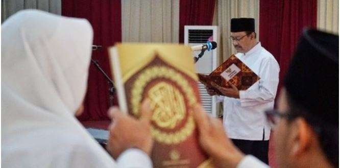 Walikota Pasuruan Saifullah Yusuf saat melantik dan mengambil sumpah 49 pejabat fungsional tertentu. (Foto: Pemkot Pasuruan)