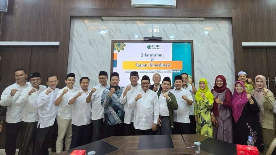 Kader-kader NU dari kalangan akademisi Universitas Airlangga Surabaya bersama ISNU Jatim di kantor PWNU Jatim. (Foto: adi/ngopibareng.id)