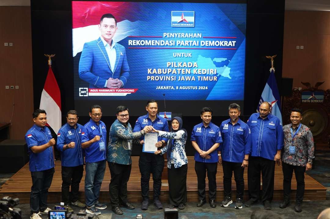 Bakal calon bupati petahana Hanindhito Himawan Pramana resmi mendapatkan rekomendasi Partai Demokrat di Pilkada Kabupaten Kediri 2024. (Foto: Istimewa)