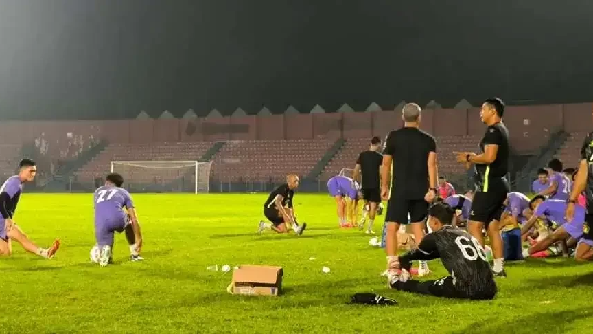 Persik Kediri saat menggelar latihan di Stadion Brawijaya Kediri. (Foto: Fendi Lesmana/Ngopibareng.id)