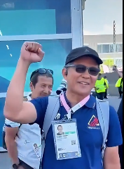 Rocky Gerung saat mendampingi para pemanjat tebing Indonesia yang berlaga di Olimpiade Paris 2024. (Foto: X (twitter)