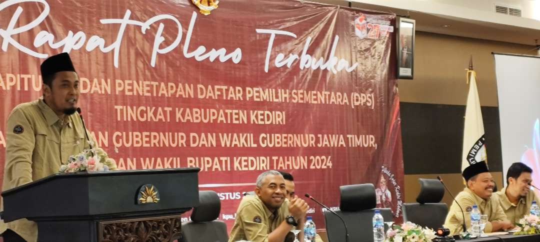 Komisi Pemilihan Umum (KPU) Kabupaten Kediri menggelar rapat Pleno Terbuka  Penetapan Pemilih Sementara (DPS ) Sabtu 10 Agustus 2024 (Fendi Lesmana/ngopibareng.id)