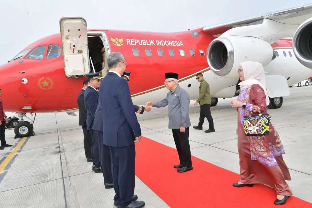 Wapres Ma'ruf Amin didampingi istri, Wury Ma'ruf beserta rombongan terbatas menuju IKN untuk mengawali pembangunan Istana Wapres, Minggu 11 Agustus 2024. Kunjungan kerja Wapres selama tiga hari. (Foto: Setwapres)