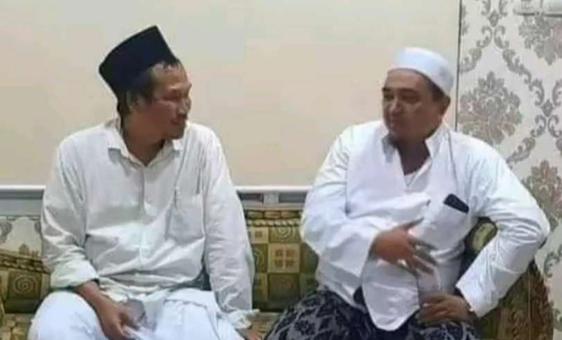 Gus Baha alias KH Ahmad Bahauddin Nursalim bersama seorang kiai. (Foto: dok/ngopibareng.id)