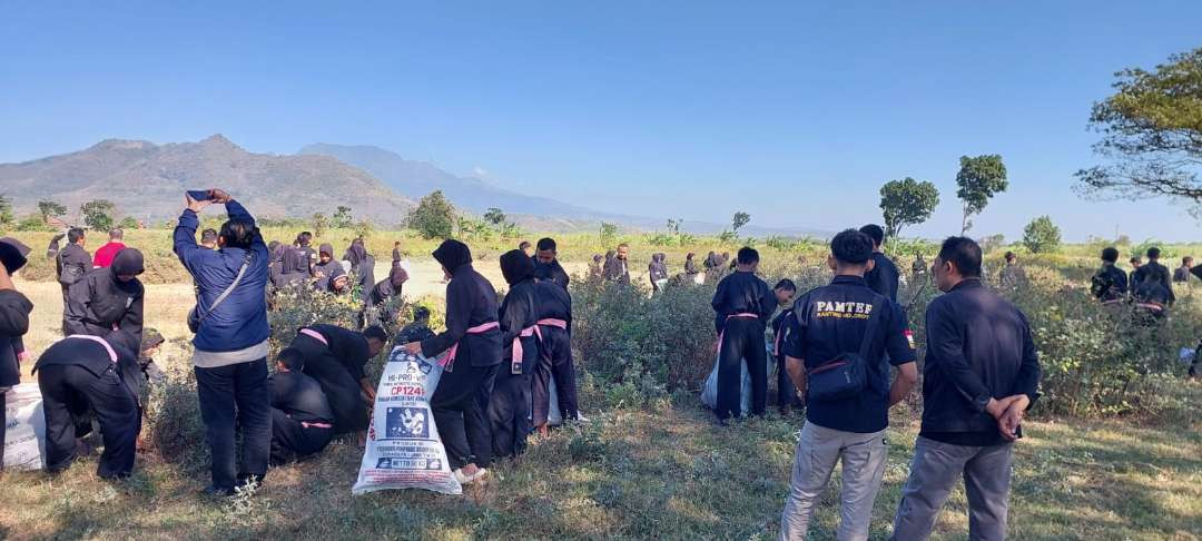 Jalin Hubungan Baik dengan Masyarakat, PSHT Ranting Mojoroto Kediri Gelar Kerja Bakti (Istimewa)