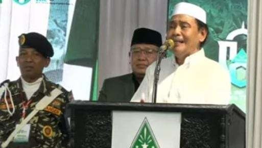 Mantan Ketua PWNU Jawa Timur, KH. Moh. Hasan Mutawakkil ‘Alallah saat memberikan sambutan pada Konferwil Ansor. (Foto: Ikhsan Mahmudi/Ngopibareng.id)