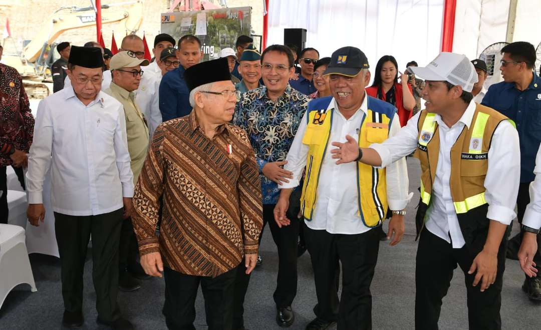 Wapres KH Ma'ruf Amin pertama kali menginjakkan kaki di IKN  Kabupaten Penajam Paser Utara,  Provinsi Kalimantan Timur, Senin 12 Agustus 2024. (Foto: Setwapres)