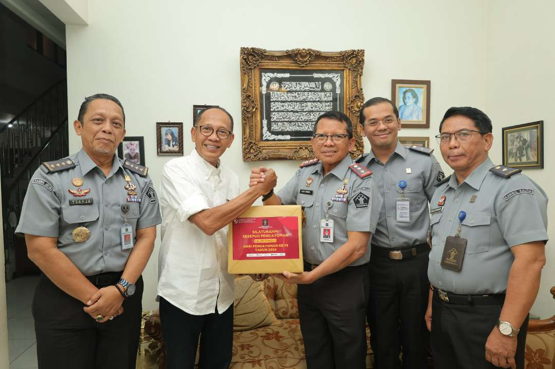 Dalam rangka memperingati Hari Pengayoman ke-79, instansi plat merah yang dipimpin Heni Yuwono itu menggelar silahturahmi ke rumah para sesepuh, Senin 12 Agustus 2024. (Foto: Humas Kemenkumham Jatim)