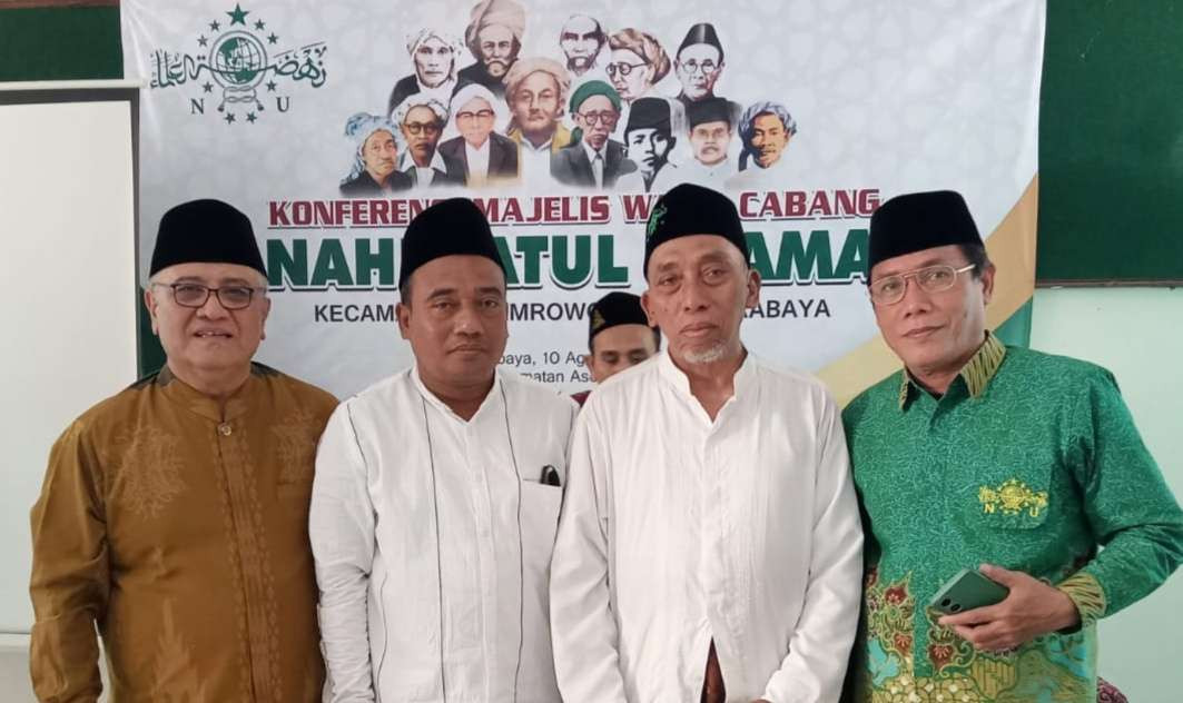 KH Abdul Bari, Wakil Rais Syuriah PCNU Kota Surabaya bersama pengurus NU dari majelis wakil cabang di Kota Pahlawan. (Foto: dok/ngopibareng.id)