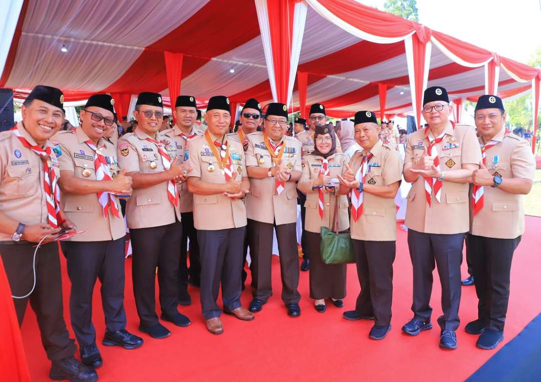 Pj Sekretaris Daerah Provinsi Jawa Timur Booby Soemiarsono hadiri upacara puncak Peringatan Hari Pramuka ke-63 di Bumi Perkemahan Cibubur. (Foto: Dok Prov Jatim)