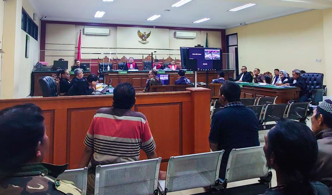 Suasana sidang lanjutan Hasan Aminudin dan Istrinya Puput Tantriana di PN Tipikor Surabaya (Foto :Aini/Ngopibareng.id)