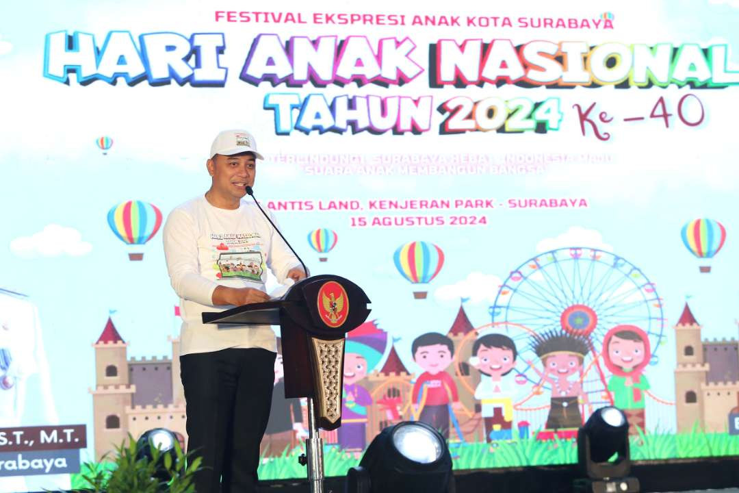 Walikota Surabaya Eri Cahyadi saat menghadiri Festival Ekspresi Anak berlangsung di Atlantis Land, Kenjeran Park, Kamis 15 Agustus 2024. (Foto: Humas Pemkot Surabaya)