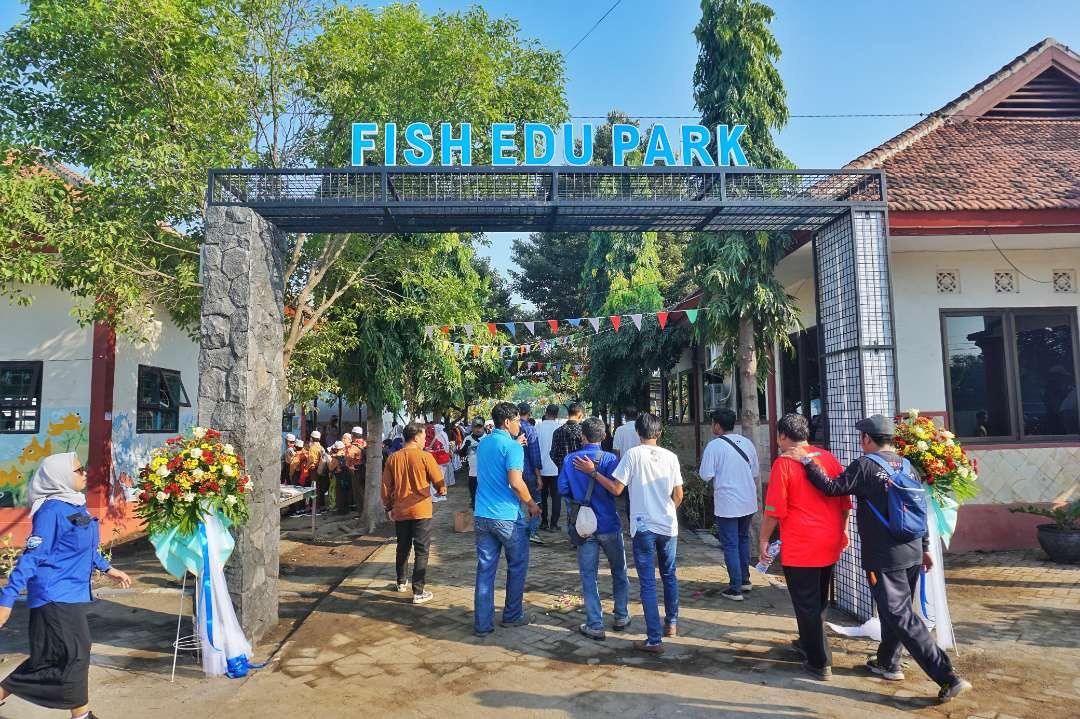 Wakil Wali Kota Pasuruan, Adi Wibowo, atau yang akrab disapa Mas Adi membuka rangkaian kegiatan jalan sehat. (Foto: Dok Pemkot Pasuruan)