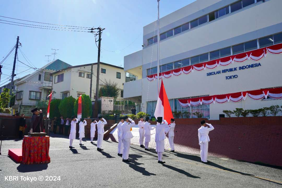 Kedutaan Besar RI di Jepang menggelar upacara peringatan Hari Ulang Tahun (HUT) ke-79 RI di Sekolah Indonesia Tokyo, Sabtu, 17 Agustus 2024. (Foto: Dok KBRI Tokyo)