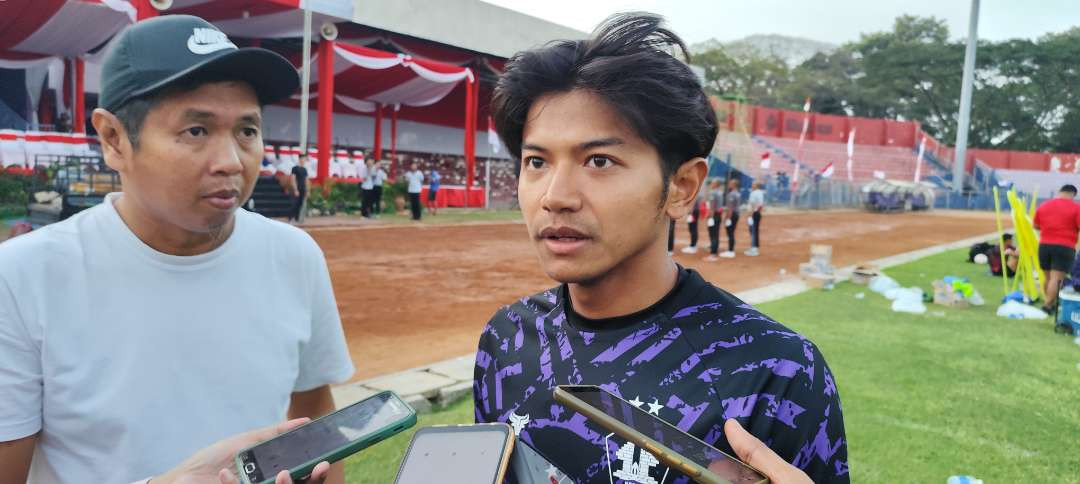 Gelandang sayap kiri Persik Kediri Abiyoso terlihat mengikuti latihan bersama tim di Stadion Brawijaya Kediri (Foto: Fendi Lesamana/Ngopibareng.id)