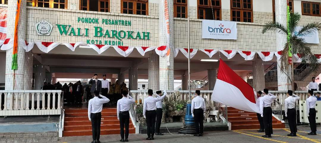 Kemerdekaan RI, Ponpes Wali Barokah Kediri Cetak Santri Religius Profesional Dan Berkarakter Luhur (Fendi Lesmana/ngopibareng.id)