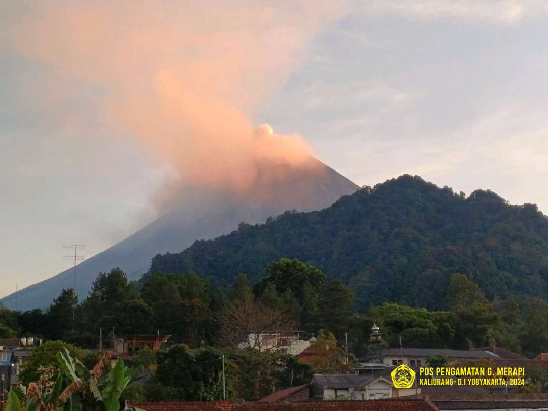 Gunung api Merapi mengalami erupsi pada Jumat 16 dan Sabtu 17 Agustus 2024.  (Foto: magma.esdm)