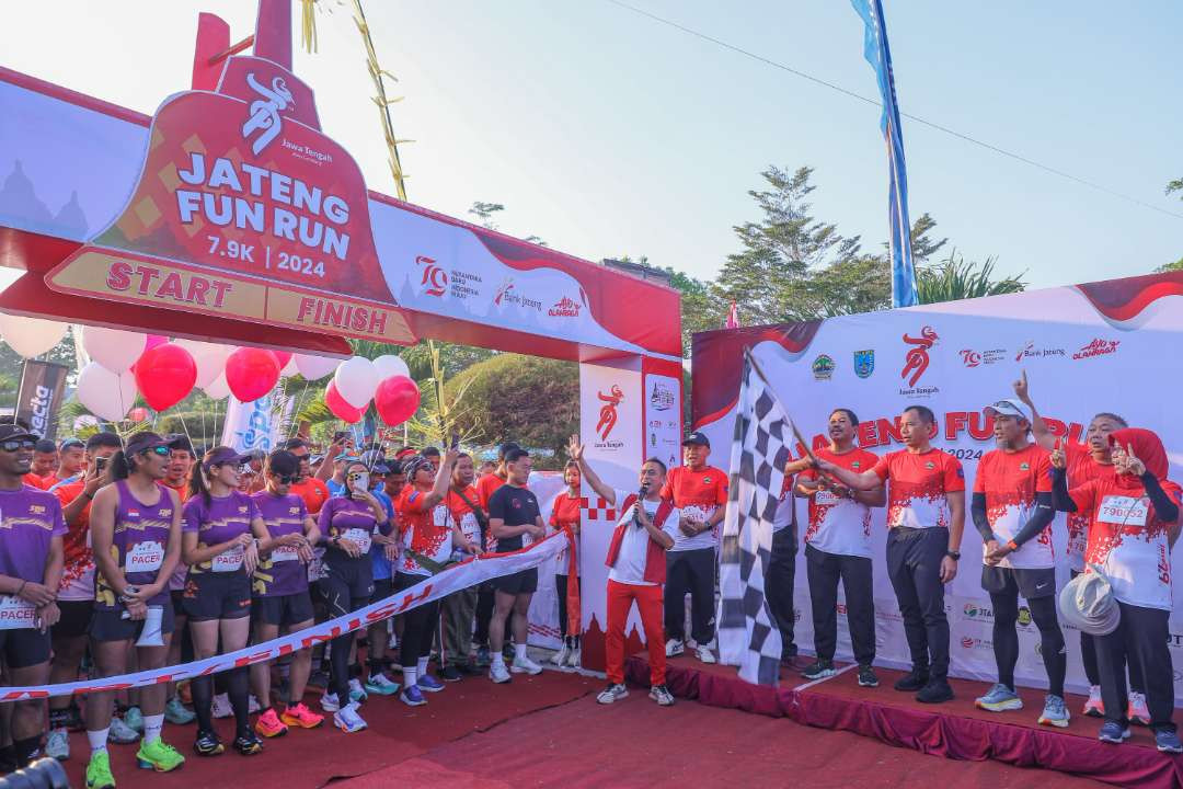 Ribuan warga dari berbagai daerah di Jawa Tengah mengikuti gelaran Fun Run Hari Jadi ke-79 tahun Provinsi Jateng, di Kota Salatiga, Minggu, 18 Agustus 2024. (Foto: Humas Pemprov Jateng)