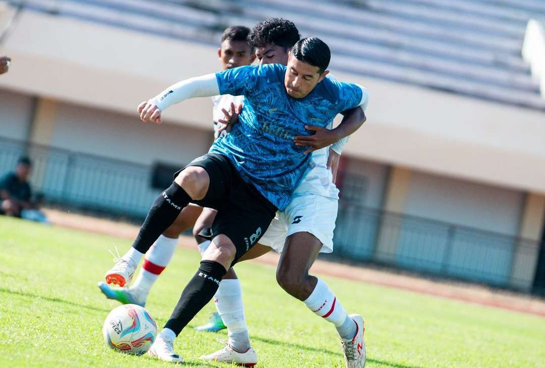 Saat laga Persela Vs Persikat pada uji coba di Stadion TSC Tuban (Foto: Istimewa)