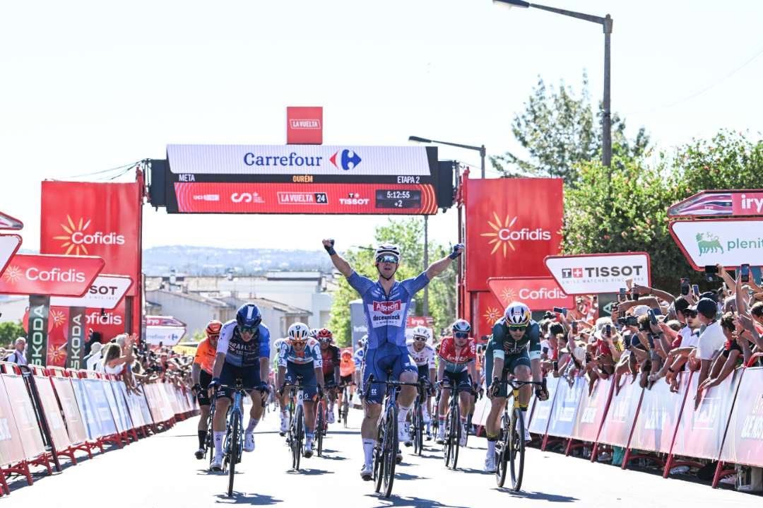 Kaden Groves (Alpecin-Deceuninck) berhasil menjadi juara satu Vuelta a Espana 2024 etape 2 juga meraih point classification. (Foto: Istimewa)