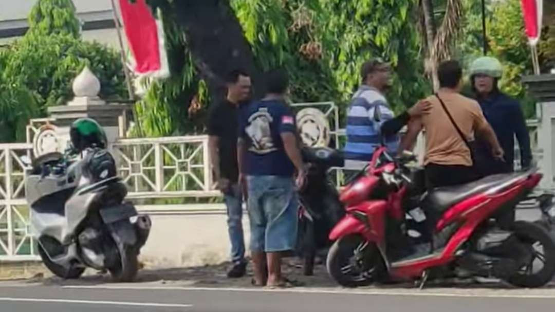 Tangkapan layar video viral debt collector salah sasaran.(Foto Istimewa))