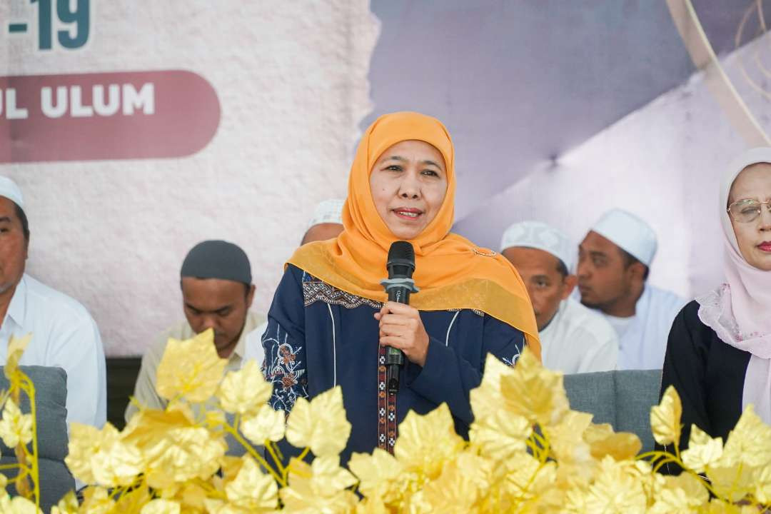 Ketua Umum PP Muslimat NU Khofifah Indar Parawansa hadir dalam acara Haul di Pondok Pesantren Bustanul Ulum di Mlokorejo Kabupaten Jember. (Foto: Handout)