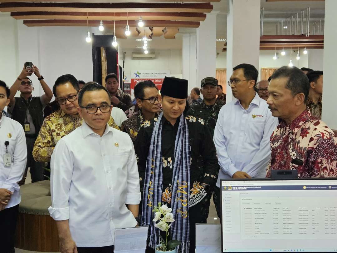 Kepala Divisi Keimigrasian Kanwil Kemenkumham Jatim Herdaus menjelaskan bahwa Kantor Imigrasi Ponorogo membuka kuota sebanyak 35 layanan paspor per hari di MPP Trenggalek. (Foto: Dok Kemenkumham Jatim)