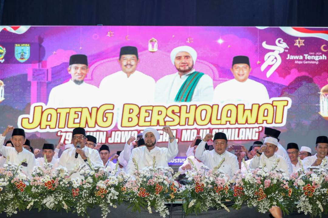 Habib Syech bin Abdul Qodir As-Segaf mengajak warga Jawa Tengah untuk menjauhi judi online dan narkoba. (Foto: Humas Pemprov Jateng)