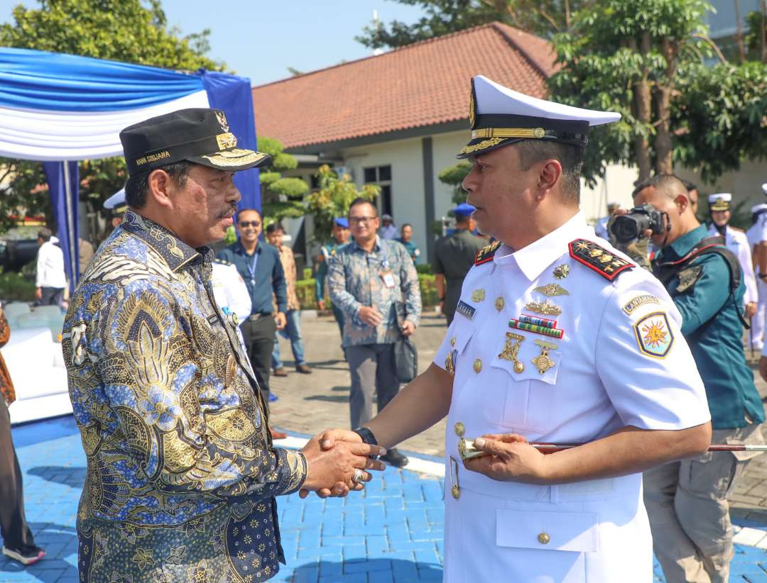 Penjabat Gubernur Jawa Tengah, Nana Sudjana mengapresiasi kerja sama baik antara Pemprov Jateng dengan Pangkalan TNI Angkatan Laut (Lanal) Semarang. (Foto: Dok Prov Jateng)