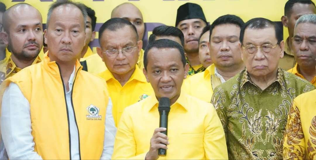 Bahlil Lahadalia (tengah) terpilih secara aklamasi menjadi Ketua Umum Partai Golkar periode 2024-2029. (Foto: Istimewa)