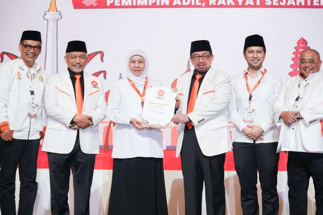 Khofifah Indar Parawansa dan Emil Elestianto Dardak hadir dalam konsolidasi nasional calon kepala daerah dan wakil kepala daerah PKS. (Foto: Dok. Khofifah)