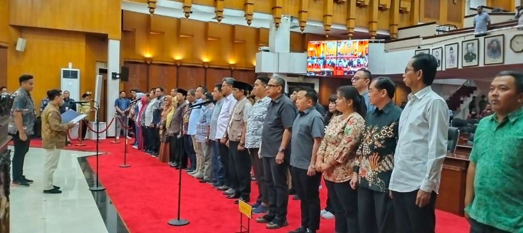 Suasana gladi bersih pelantikan 50 anggota DPRD Kota Surabaya periode 2024-2029 di Gedung Rapat Paripurna DPRD Kota Surabaya, Kamis 22 Agustus 2024. (Foto: Julianus Palermo/Ngopibareng.id)