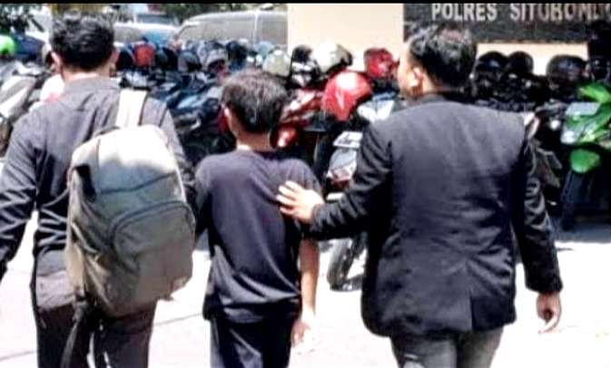 Seorang pelajar SMP di Situbondo didampingi dua kuasa hukum melaporkan enam temannya dengan kasus dugaan penganiayaan. (Foto: Humas Polres Situbondo)