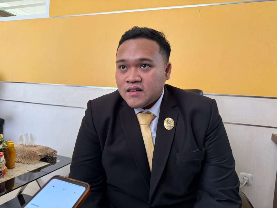 Anggota DPRD Kota Surabaya Fraksi Golkar, Aldy Blaviandy masih muda, usia 27 tahun, anak politikus senior Partai Golkar, Blegur Prijanggono. (Foto: Julianus Palermo/Ngopibareng.id)