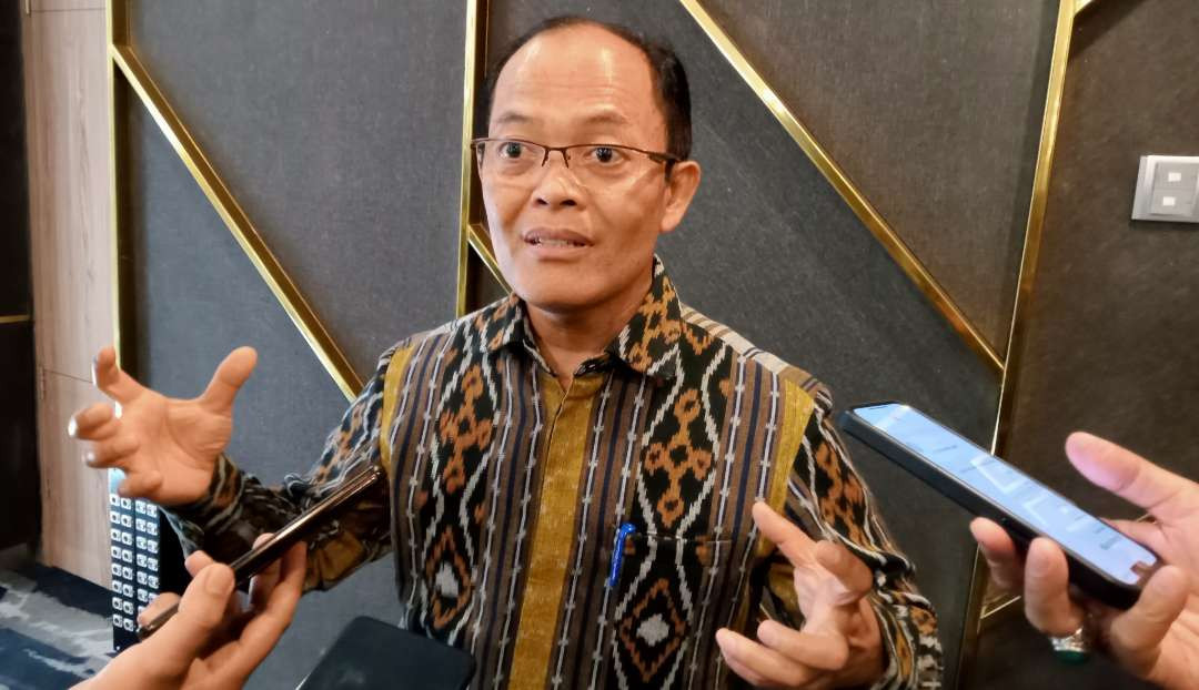 Sekretaris Badan Bahasa Kemendukbudristek Hafidz Muskin, menyatakan perlu ada regulasi untuk membatasi penggunaan bahasa asing di Indonesia. (Foto: Asmanu Sudarso/Ngopibareng.id)