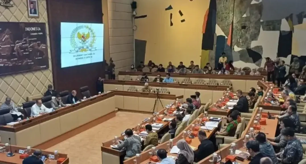 Rapat Dengar Pendapat (RDP) Komisi II DPR RI, KPU, dan Pemerintah pada Minggu, 25 Agustus 2024 dengan agenda tunggal pembahasan Rancangan PKPU Nomor 8 Tahun 2024, Minggu, 25 Agustus 2024. (Foto: Ant)