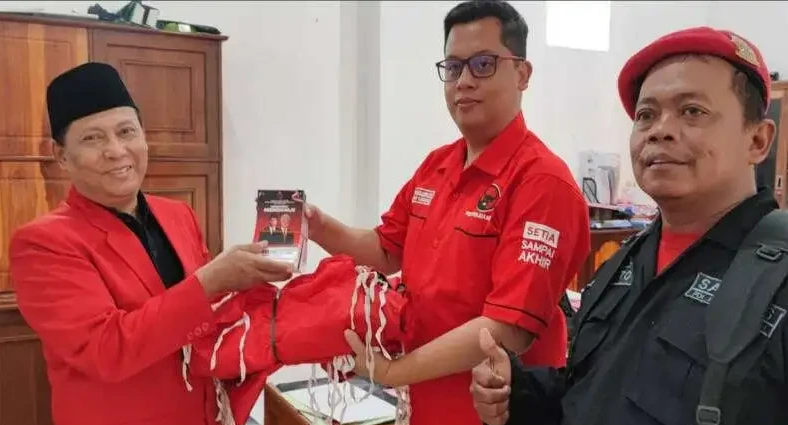 Enam parpol parlemen antar pasangan petahana Dito - Dewi mendaftar ke KPU Kabupaten Kediri pada Selasa 27 Agustus 2024 besok. (Foto: Fendhy Lesmana/Ngopibareng.id)