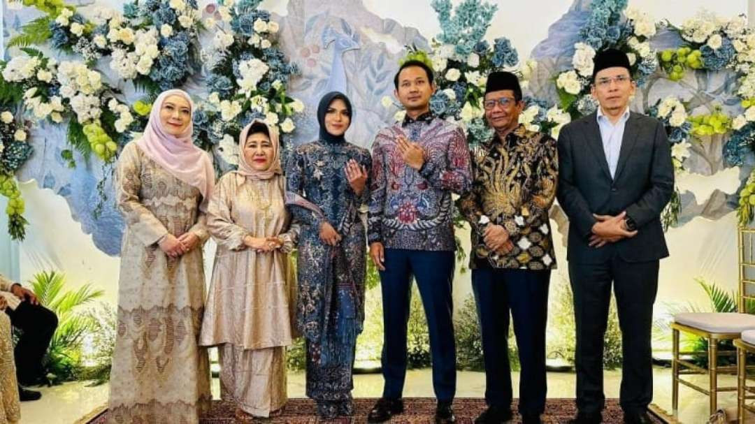 Lamaran Zahwa Nadhira, putri Tuan Guru Bajang (TGB) H Muhammad Zainul Majdi, mantan Gubernur Nusa Tenggara Barat (NTB) dan Royhan Akbar, putra dari Mahfud MD, mantan Menko Polhukam periode 2019-2024. (Foto: Instagram TGB)