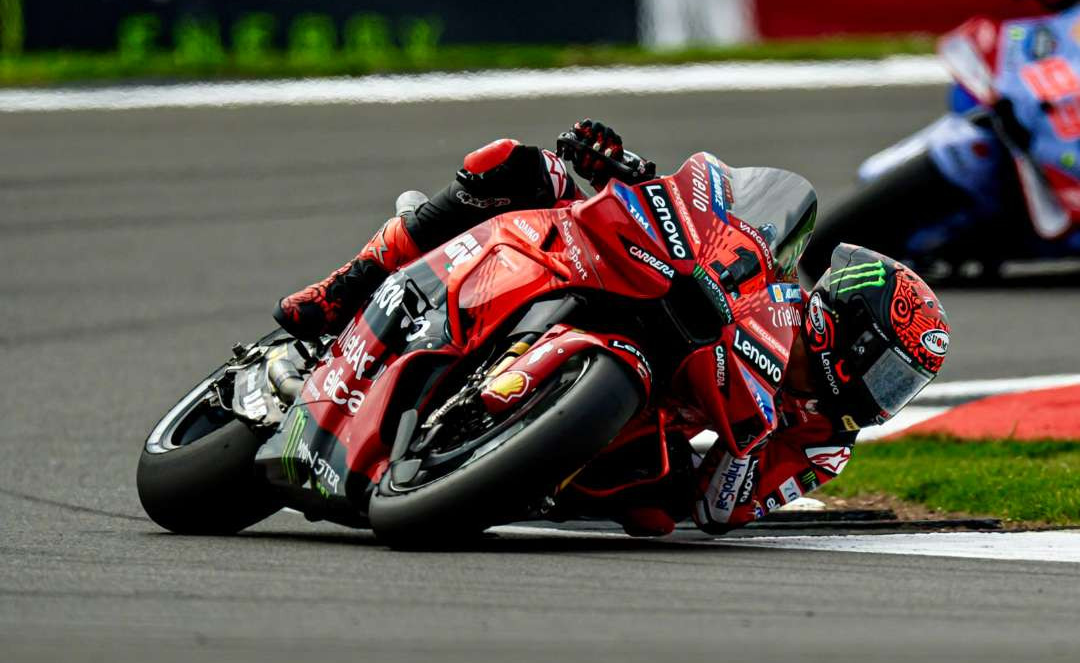 Francesco Bagnaia ingin membalas kekalahan dari Enea Bastianini di Aragon dua tahun lalu. (Foto: X/@MotoGP)