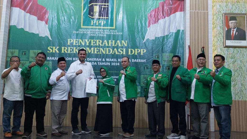 PPP menyerahkan rekomendasi kepada Habib Hadi Zainal Abidin (nomor empat dari kiri). (Foto: Istimewa)