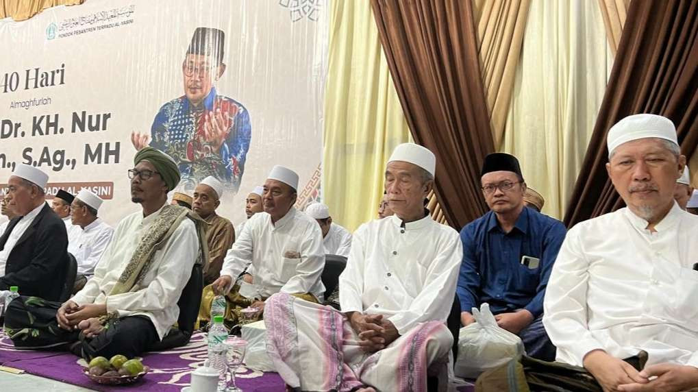 Kegiatan tahlilan pada 40 Hari Meninggalnya Prof H Nur Solikin di Pasuruan. (Foto: ISNU/dok/ngopibareng.id)