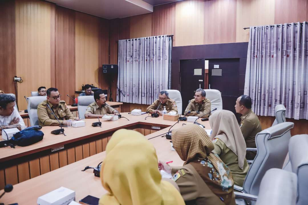 Rapat koordinasi persiapan pelaksanaan Hari Aksara Nusantara di Jember (Foto: Dok Diskominfo Jember)