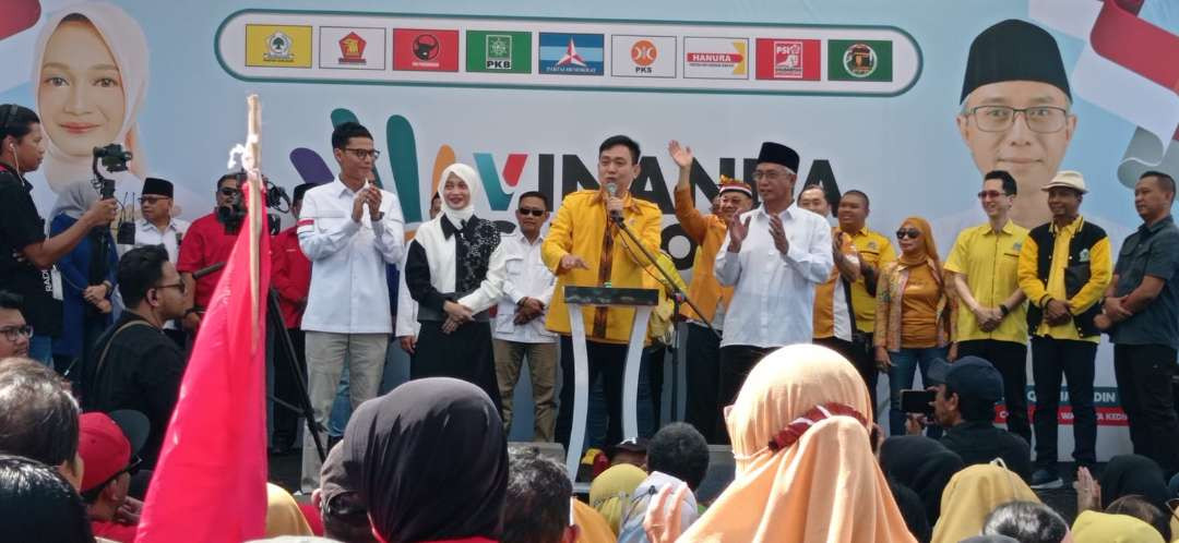 Deklarasi pasangan calon Walikota dan Wakil Walikota Kediri, Vinanda Prameswati dan KH Khowimuddin Thoha berlangsung di Alun-alun Kota Kediri. (Foto: Istimewa)