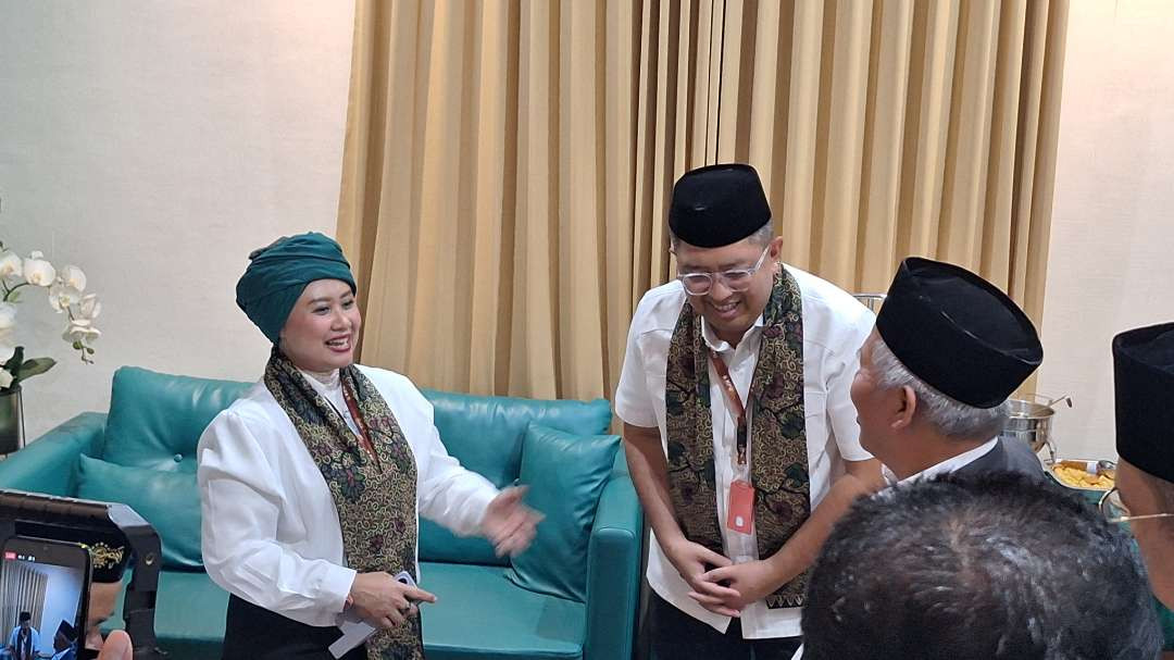 Pasangan bakal calon Gubernur dan Wakil Gubernur Jatim, Luluk Nur Hamidah dan Lukmanul Khakim saat berada di Kantor DPW PKB Jatim, Kamis 29 Agustus 2024. (Foto: Julianus Palermo/Ngopibareng.id)